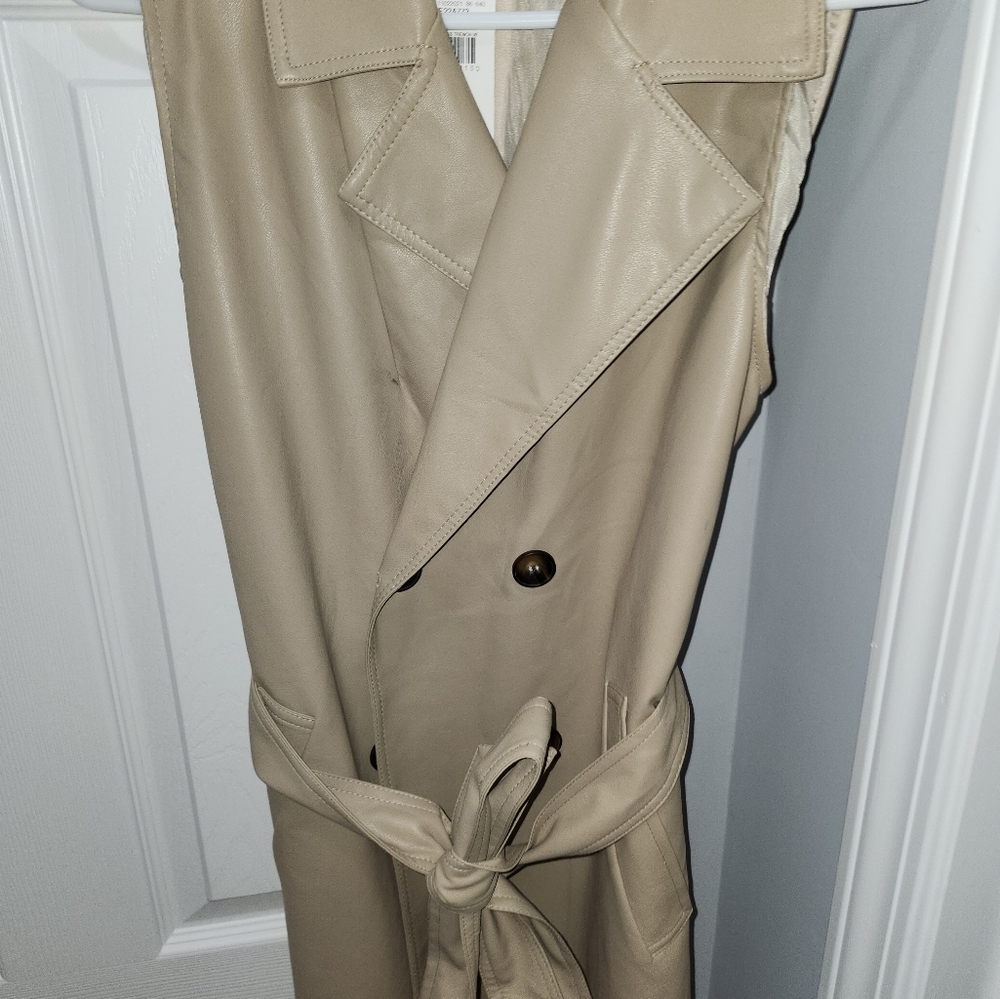 Vest - Picture 2 of 4
